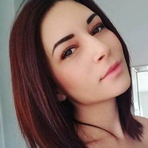 Alinity Divine Bio, YouTuber, Age, Family, Husband, Net Worth